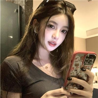 黑夜中的玻璃人偶
